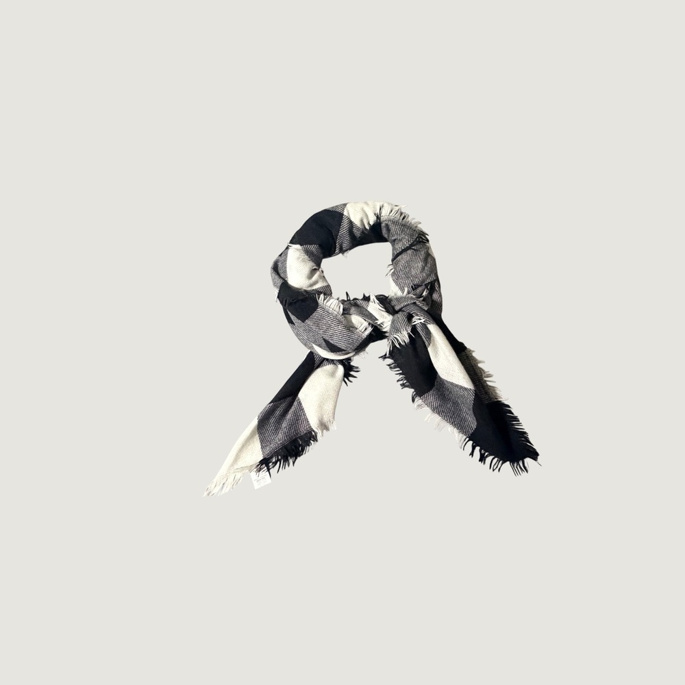 Gertex Black White Buffalo Plaid Blanket Scarf Frayed Fringe One Size